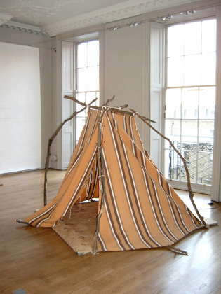 Ausland – Silke Schatz (drawing), Jan Peters (tent)