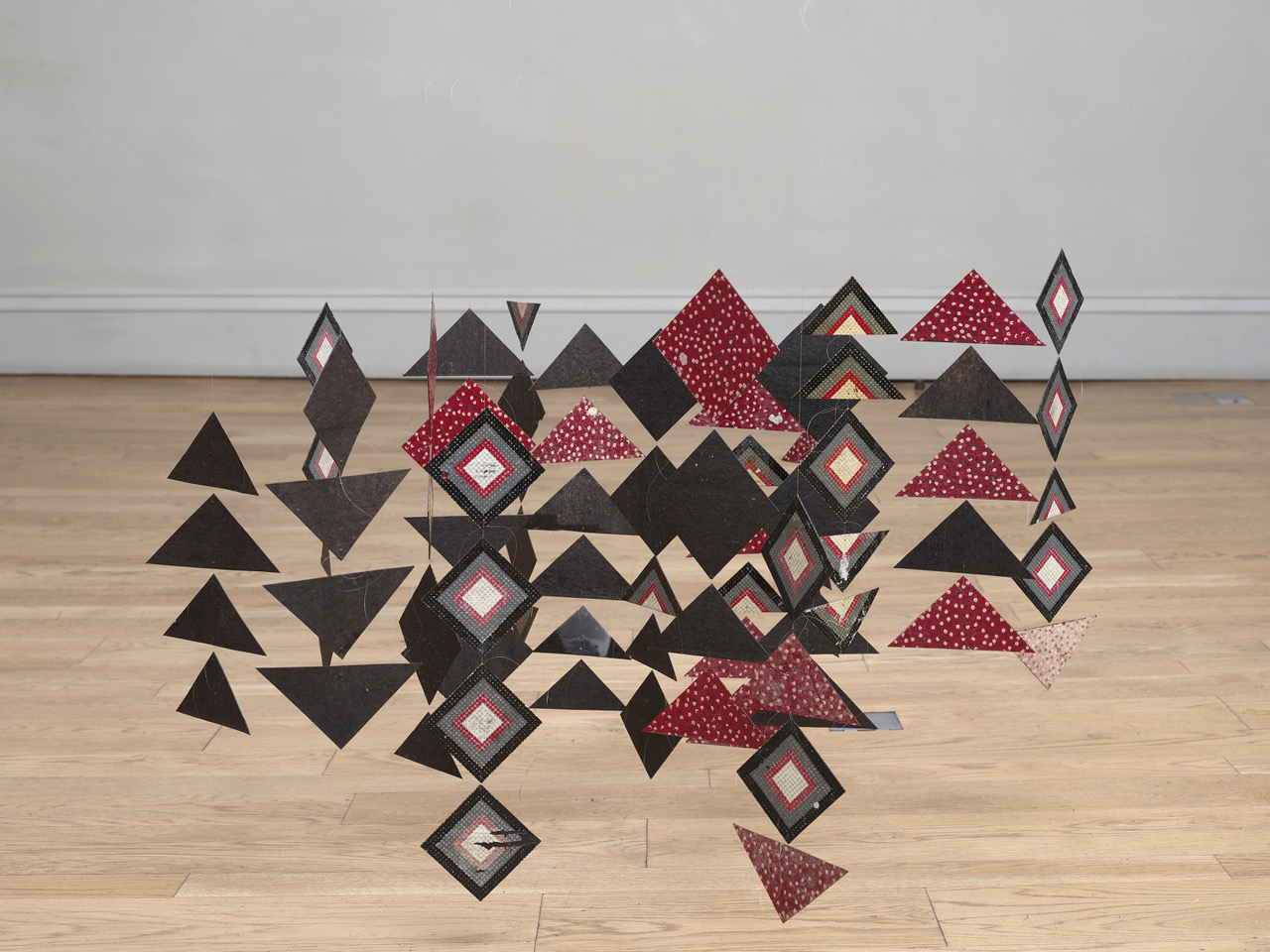 Nicky Hirst 'The Electorate', 'Rhombus Remake' linoleum and monofilament line, 83×100×100cm 2018–2022, installation photography by Andy Keate