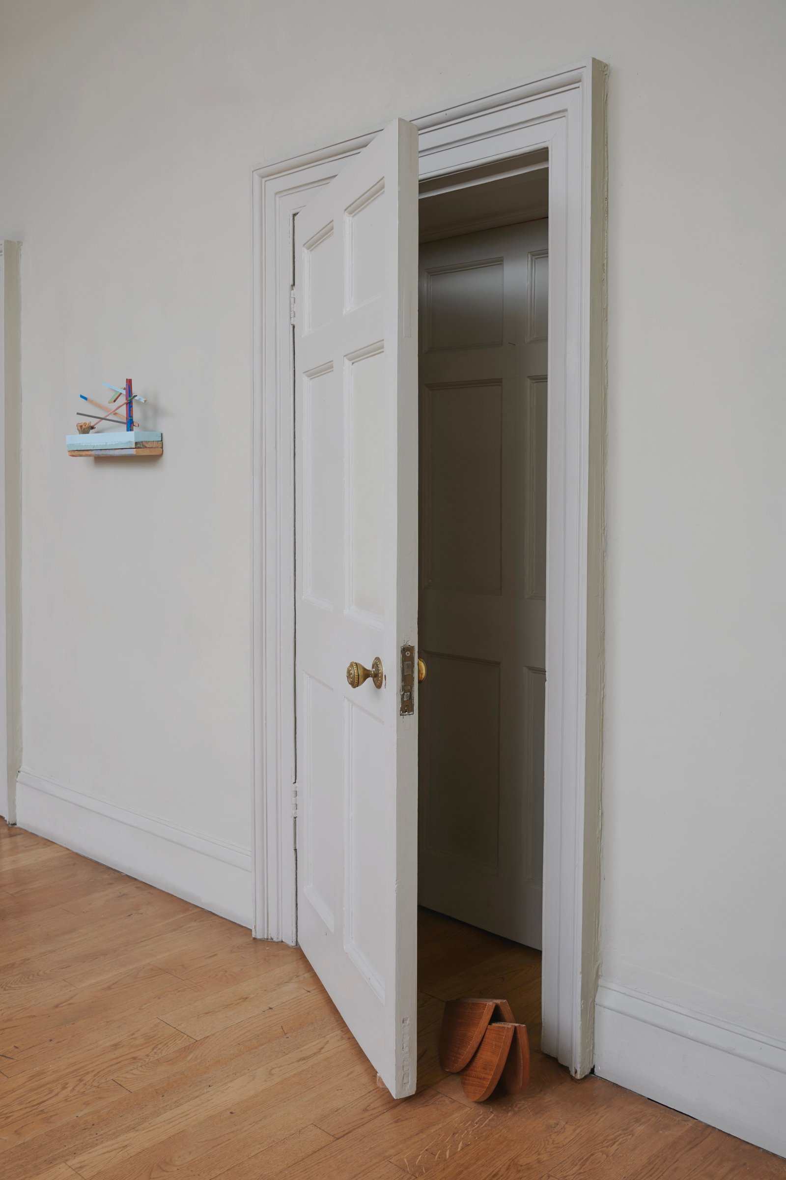 domobaal is delighted to present 'Shelf': Alice Wilson, Alison Wilding, Dominic Beattie, Fabian Peake, Karolina Albricht, Maud Cotter, Mhairi Vari, Neil Zakiewicz, Nicky Hirst, Phyllida Barlow and Richard Woods, in an exhibition curated by Neil Zakiewicz.