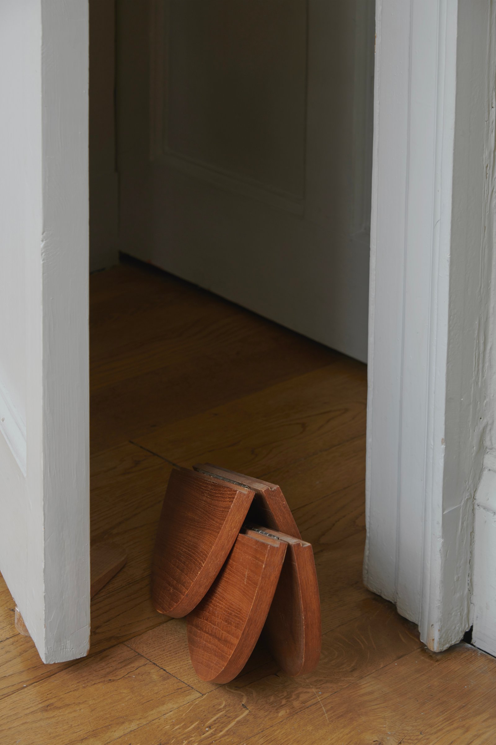 domobaal is delighted to present 'Shelf': Alice Wilson, Alison Wilding, Dominic Beattie, Fabian Peake, Karolina Albricht, Maud Cotter, Mhairi Vari, Neil Zakiewicz, Nicky Hirst, Phyllida Barlow and Richard Woods, in an exhibition curated by Neil Zakiewicz.